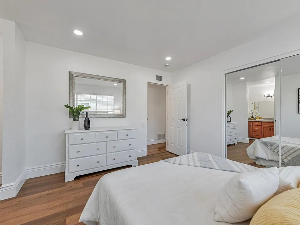 1787 Kyra Cir