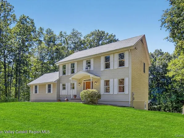 25 Country Pond Lane, Modena, NY 12548