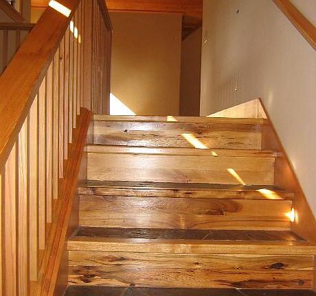 Staircase to Family room and kitchen