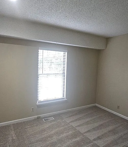 10830-10832 Haskins St — Photo 16