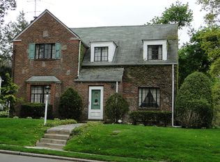 52 Baker Hill Rd, Great Neck, NY 11023