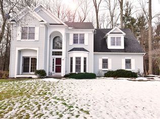 14 Harleston Ln, East Rochester, NY 14445