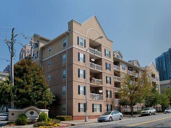 Peachtree Walk is centrally located to Piedmont Park and Peachtree Street's Magnificent Mile.