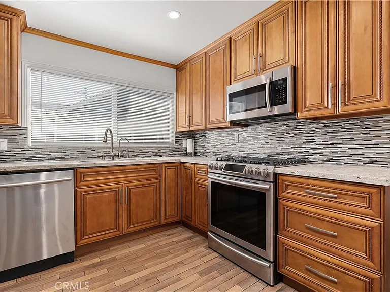 766 N Alexandria Ave — Photo 24