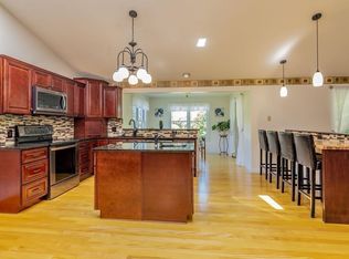 25 Grand Oak Farm Rd, Hadley, MA 01035