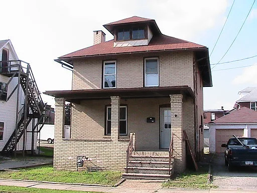 725 School St