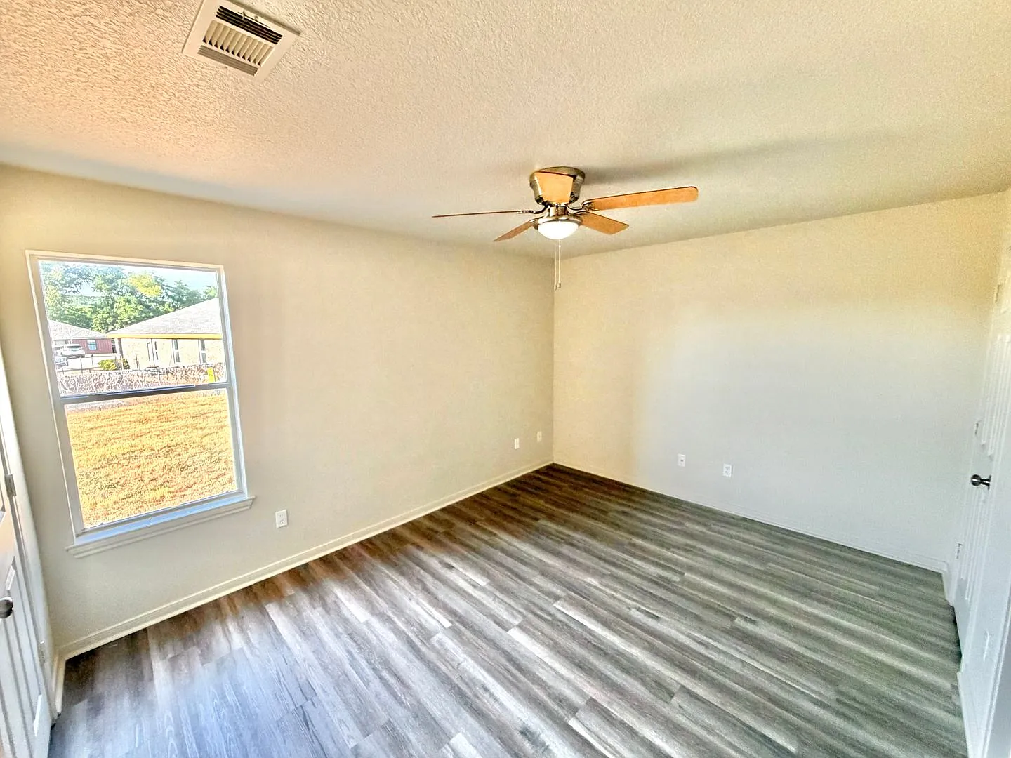 212 Janelle Dr — Photo 4