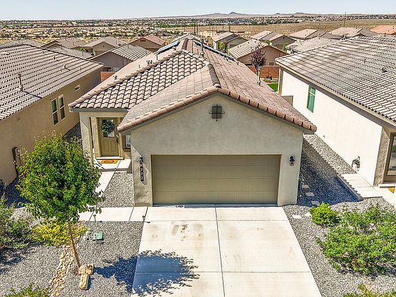 2nd image of 772 Amatista Loop SE
