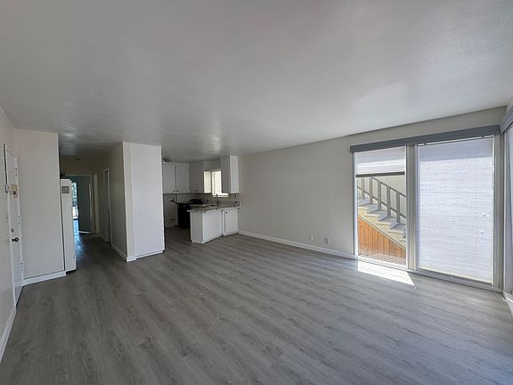 2nd image of 624 Manhattan Beach Blvd