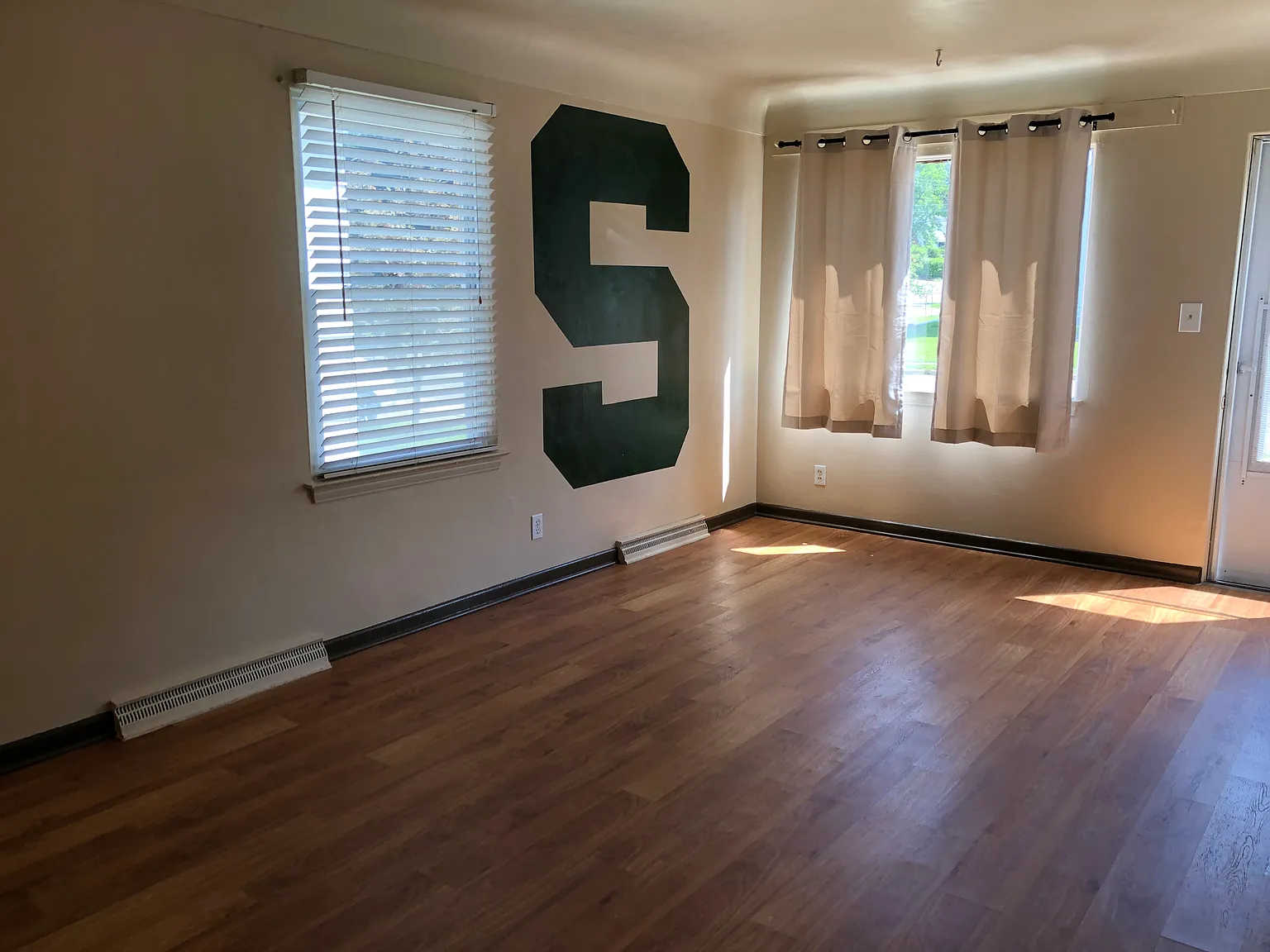 4 bed, 1.5 bath, 1031 sqft, $3,000 — Photo 3
