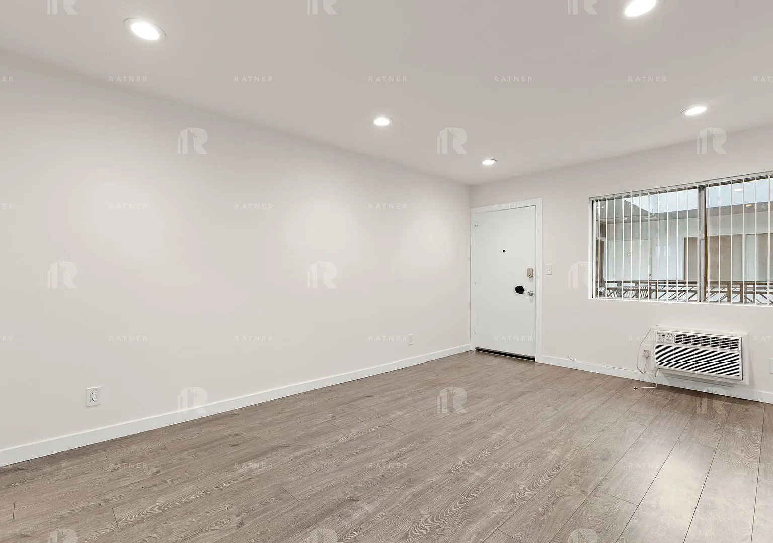 (AR/GA/YO:B) 7259 Willoughby Avenue — Photo 3