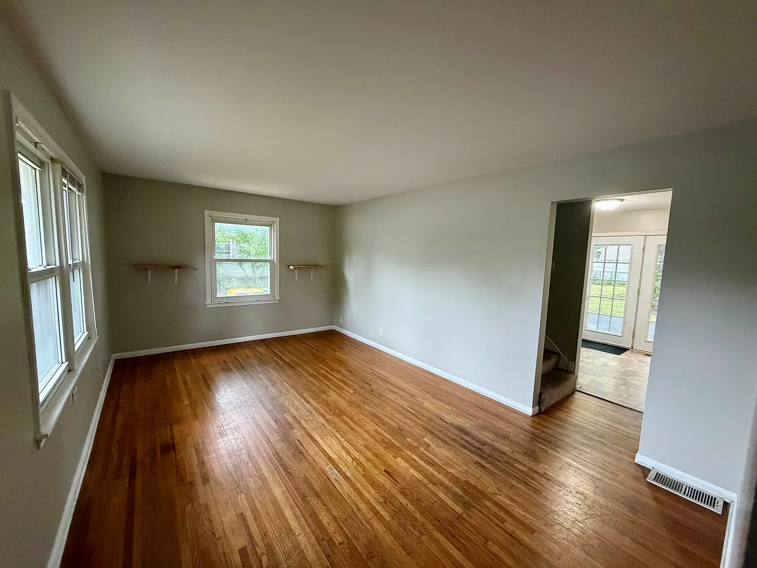 4 bed, 1224 sqft, $2,400 — Photo 3
