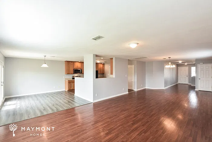 3 bed, 2.5 bath, 2650 sqft, $1,795 — Photo 4