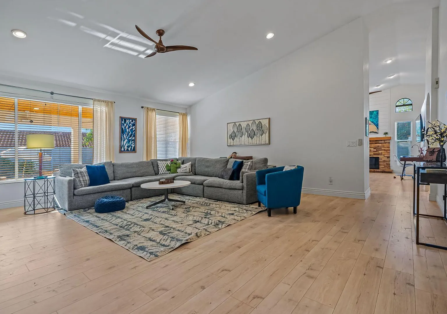 3 bed, 2.0 bath, 2007 sqft, $4,000 — Photo 4