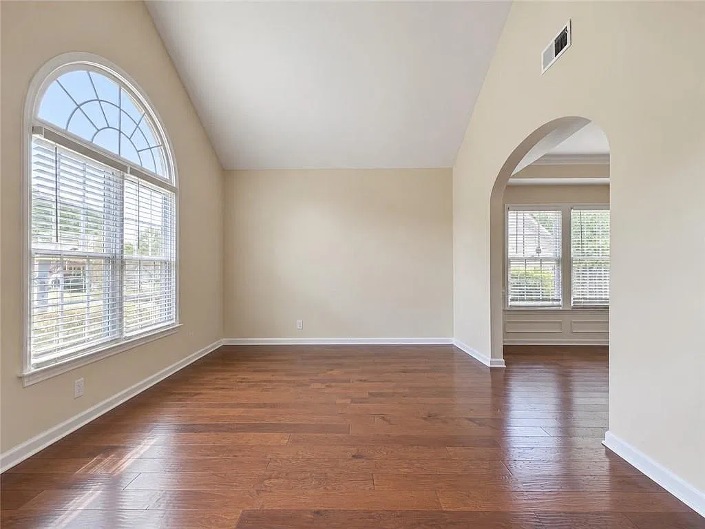 4 bed, 2.5 bath, 2505 sqft, $3,300 — Photo 4
