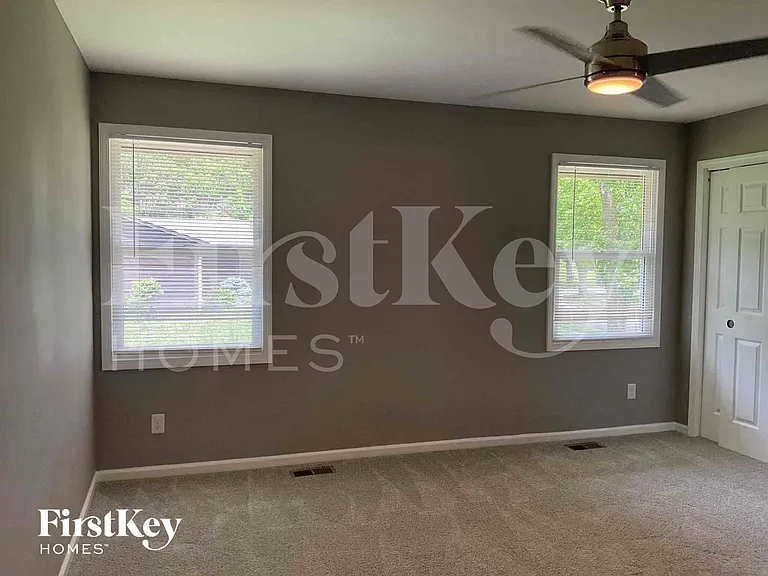 816 Broadview Dr — Photo 6