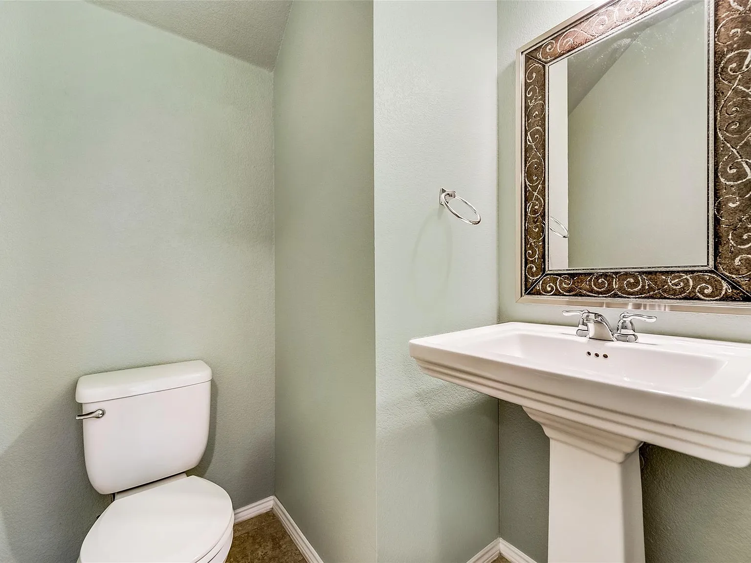 4 bed, 2.5 bath, 2473 sqft, $2,550 — Photo 4