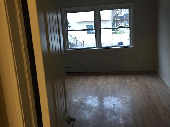 5th image of 170 Charleston Ave