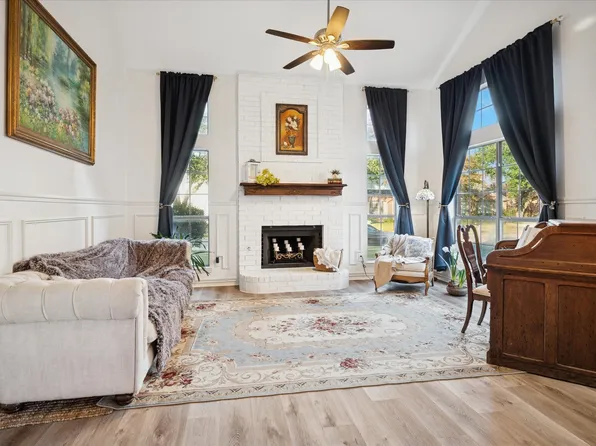 2814 Lois Ln, Rowlett, TX 75088