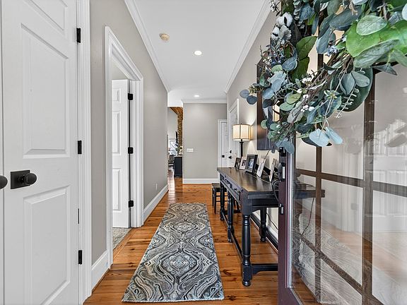 4th image of 1033 Lakeside Ct