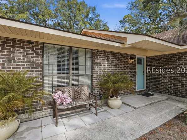 7 Woodbine Dr, Beaufort, SC 29907