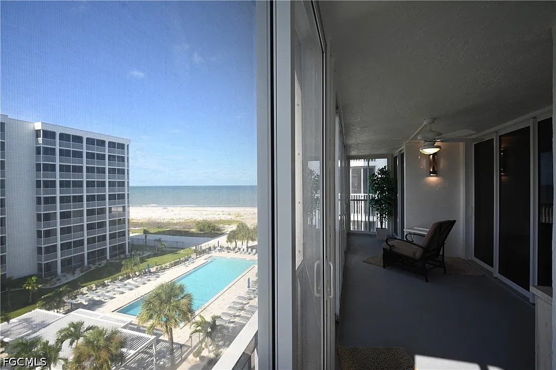 2 bed, 2.0 bath, 1252 sqft, $3,000 — Photo 3