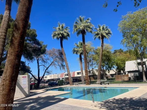 6022 W GOLDEN Lane, Glendale, AZ 85302