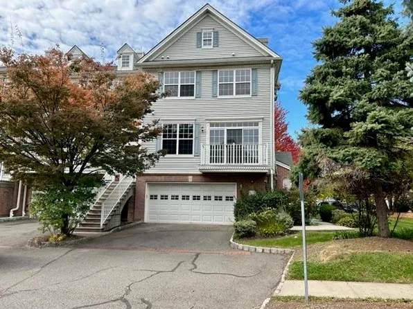 16 Hudson Ct, Jersey City, NJ 07305