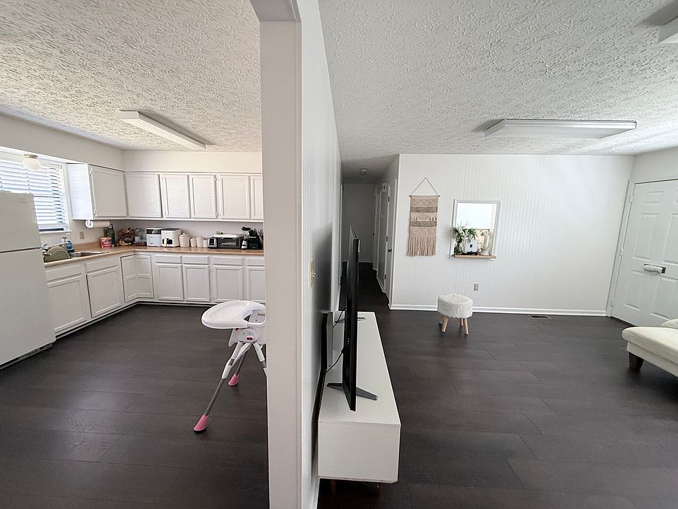 1st image of 10 Rodburn Hollow Rd #1