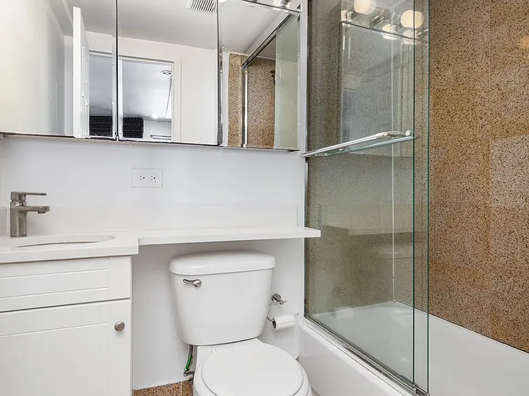 106 Greenwich Ave #3B — Photo 6