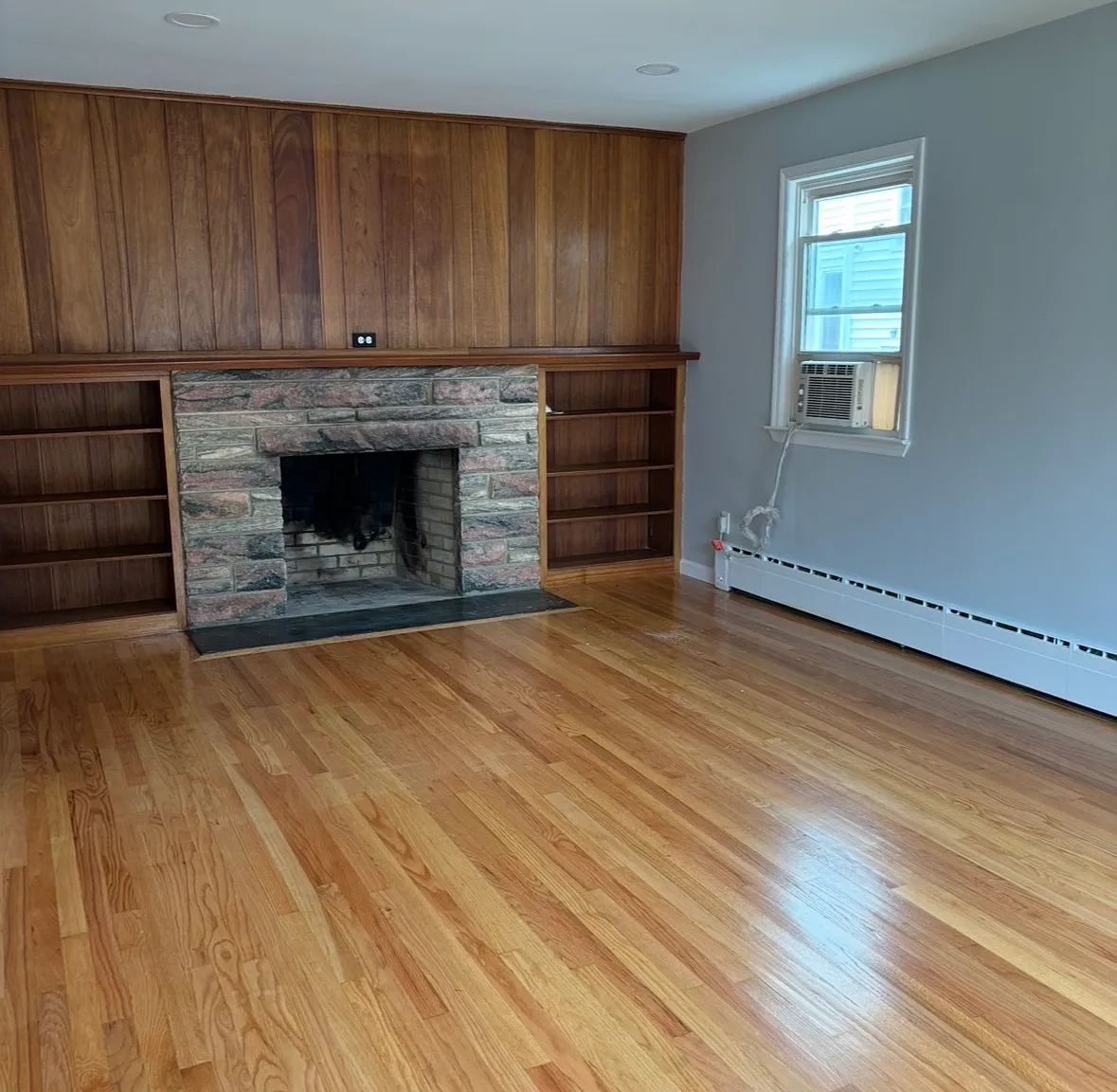 3 bed, 1.0 bath, 3360 sqft, $2,850 — Photo 2