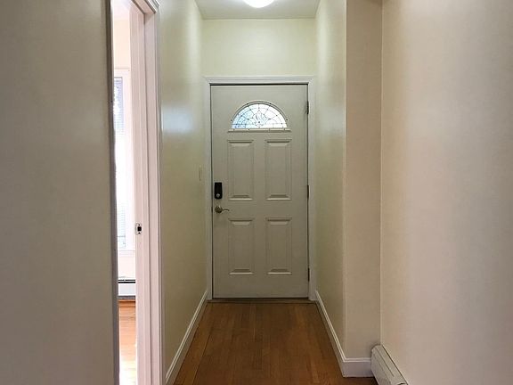 2nd image of 16 Brackenbury St