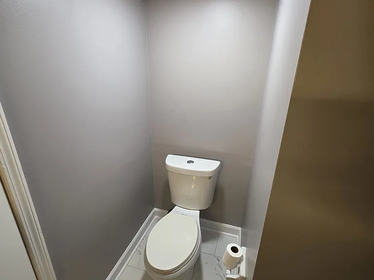 8340 Farmington Dr E — Photo 25