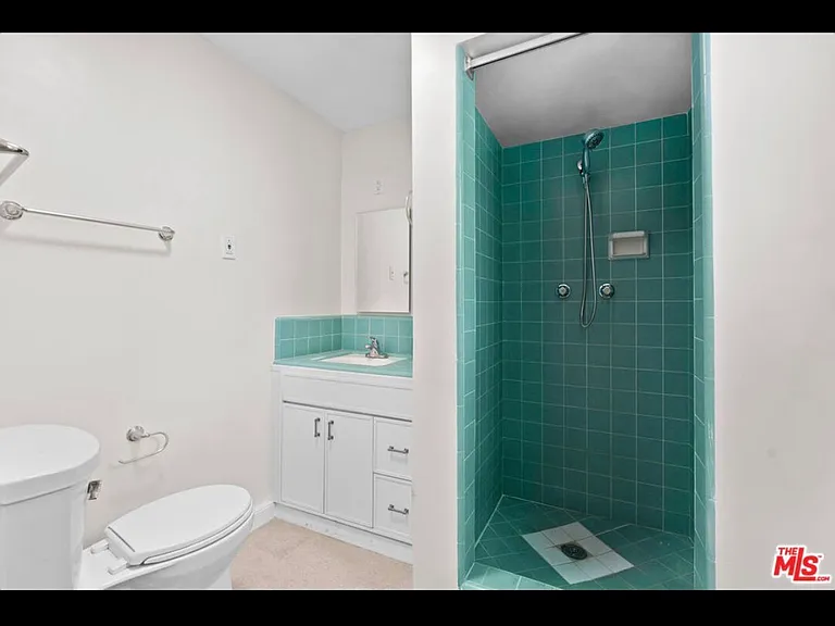 2900-2902 Asbury St #2900 — Photo 12