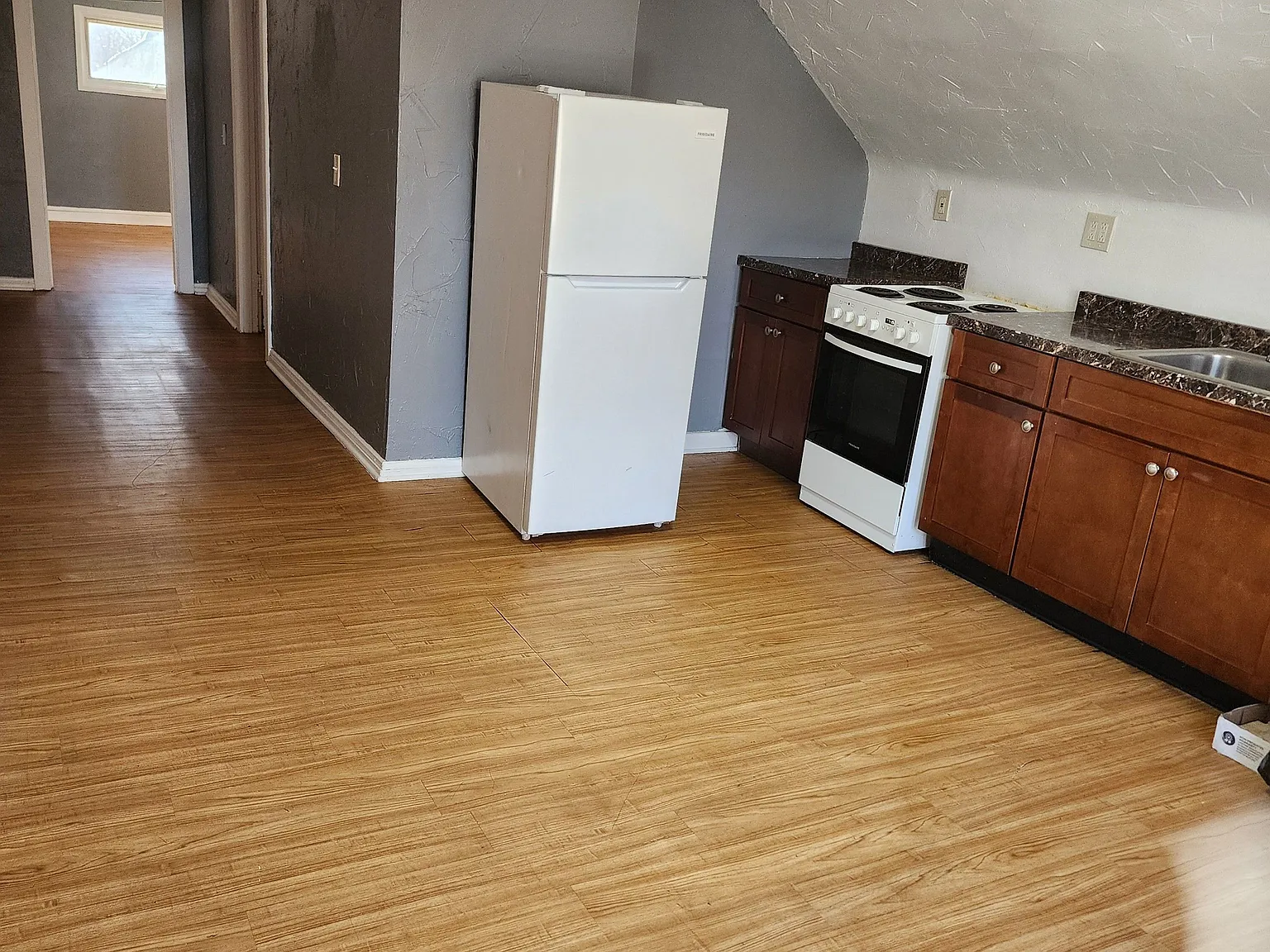 1 bed, 1.0 bath, $850 — Photo 2