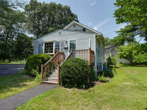 9 Harriett Ave, Burlington, MA 01803