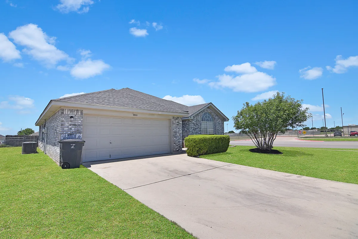 Building Photo - 3801 Shellrock Dr