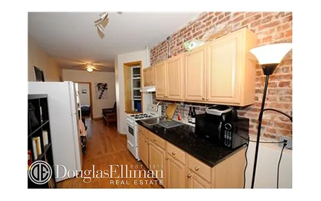 Rented by Douglas Elliman | media 19