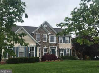 42268 Providence Ridge Dr, Chantilly, VA 20152