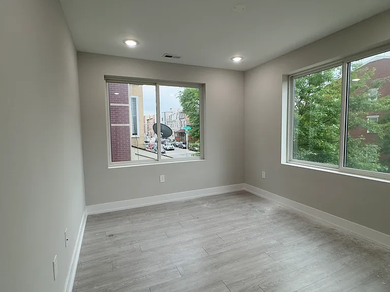 649-1 N 35th St #202A — Photo 9