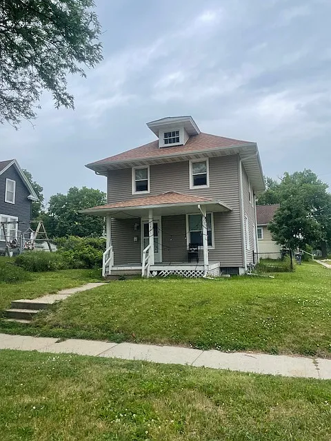 Photo 1 of 19 - 1801 E Ave NE - Cedar Rapids, IA Front of house and inviting porch - 1801 E Ave NE