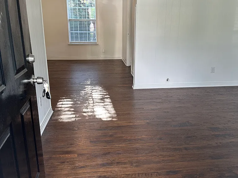 3611 Cedar Lake Dr — Photo 2