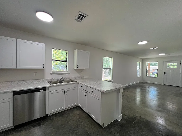 573 Jenson Rd — Photo 9