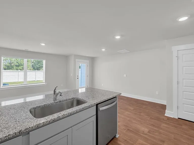 123 Grassland Rd S — Photo 9