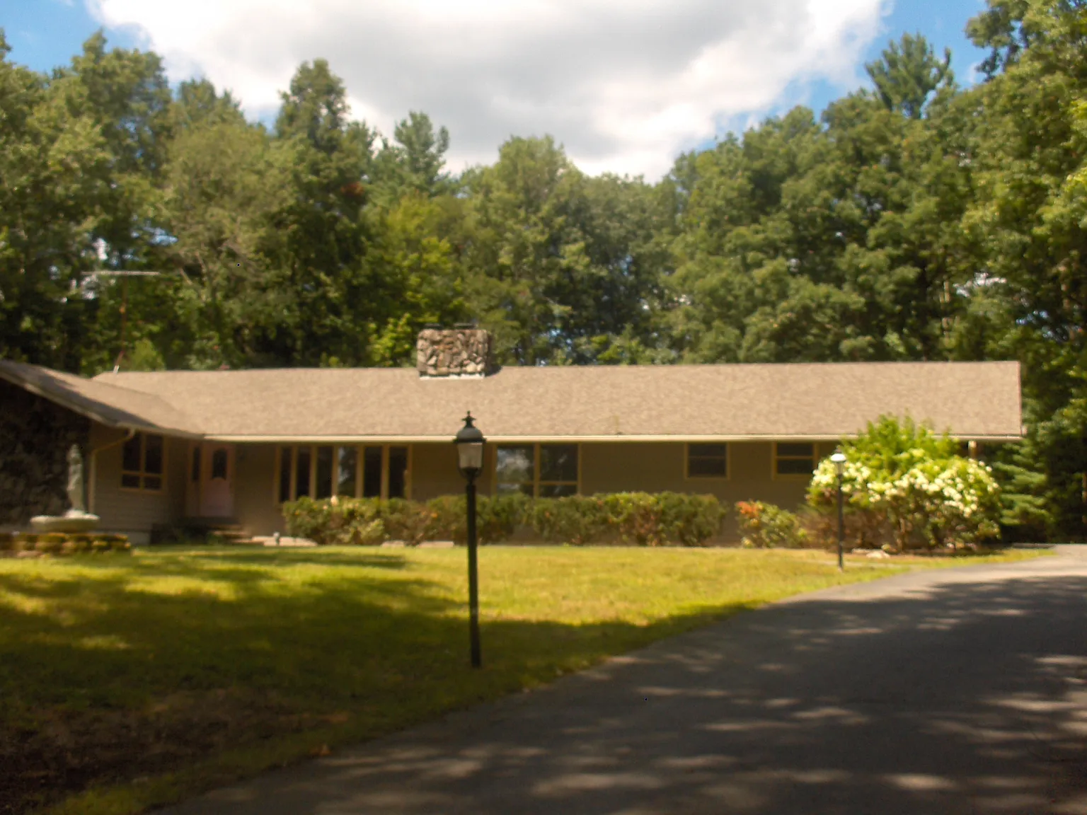 3 bed, 2.5 bath, 2518 sqft, $5,200 — Photo 1