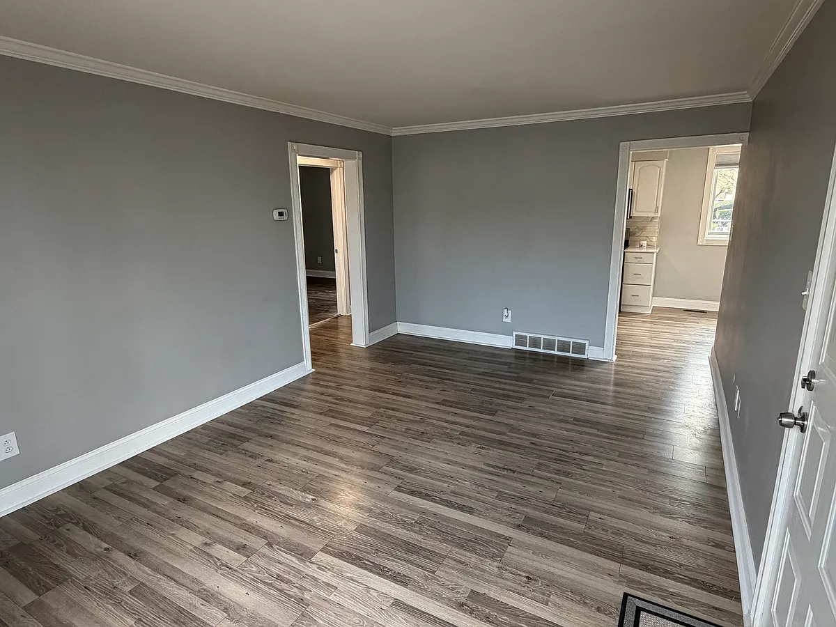 Building Photo - 4030 W Thirteen Mile Rd #J2