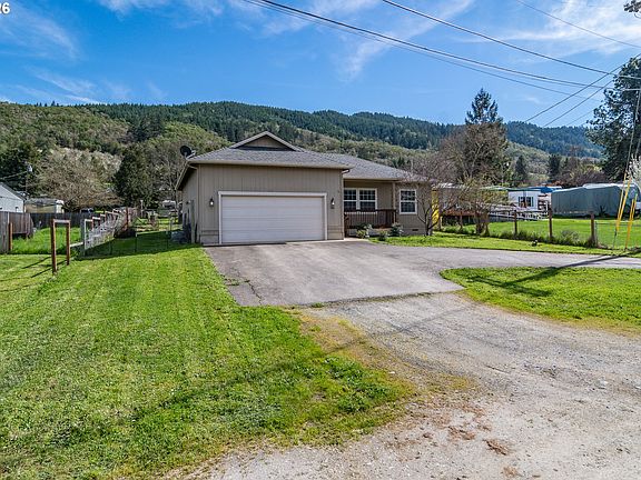 3rd image of 1102 Cook St