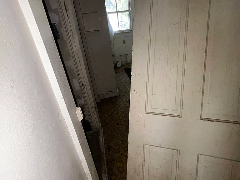 304 N Spruce St — Photo 2