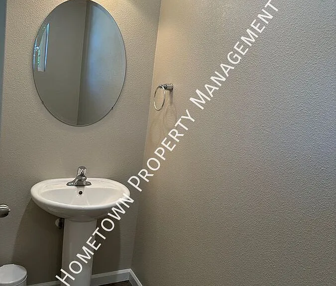 3332 Juno Ct NE — Photo 3