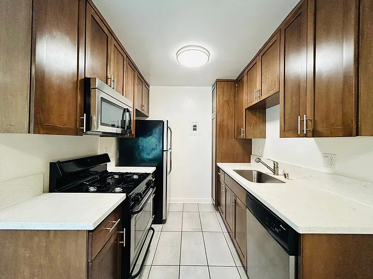 1528 Stoner Ave — Photo 8